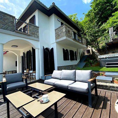 Arttrend Luxury Villa 티하니 외부 사진