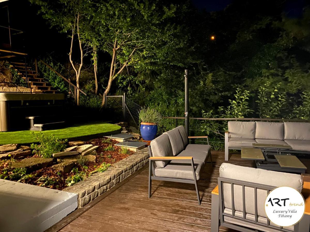 Arttrend Luxury Villa 티하니 외부 사진