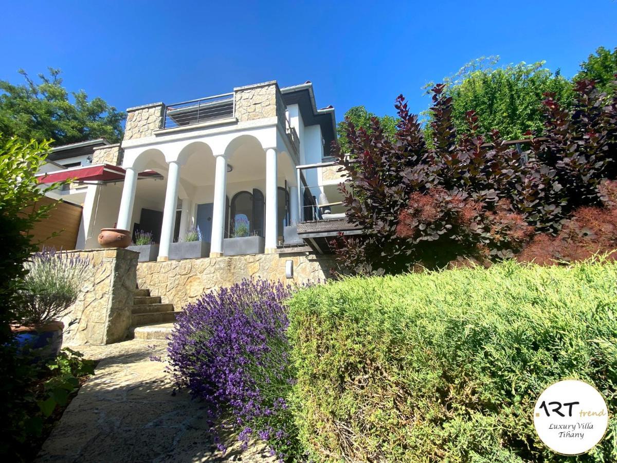 Arttrend Luxury Villa 티하니 외부 사진