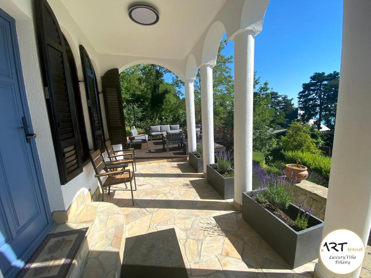 Arttrend Luxury Villa 티하니 외부 사진