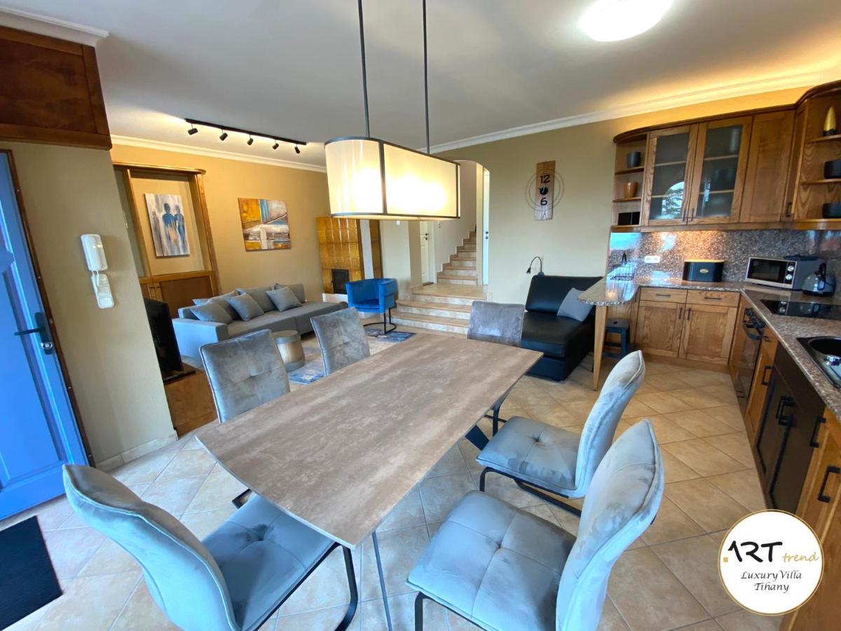 Arttrend Luxury Villa 티하니 외부 사진