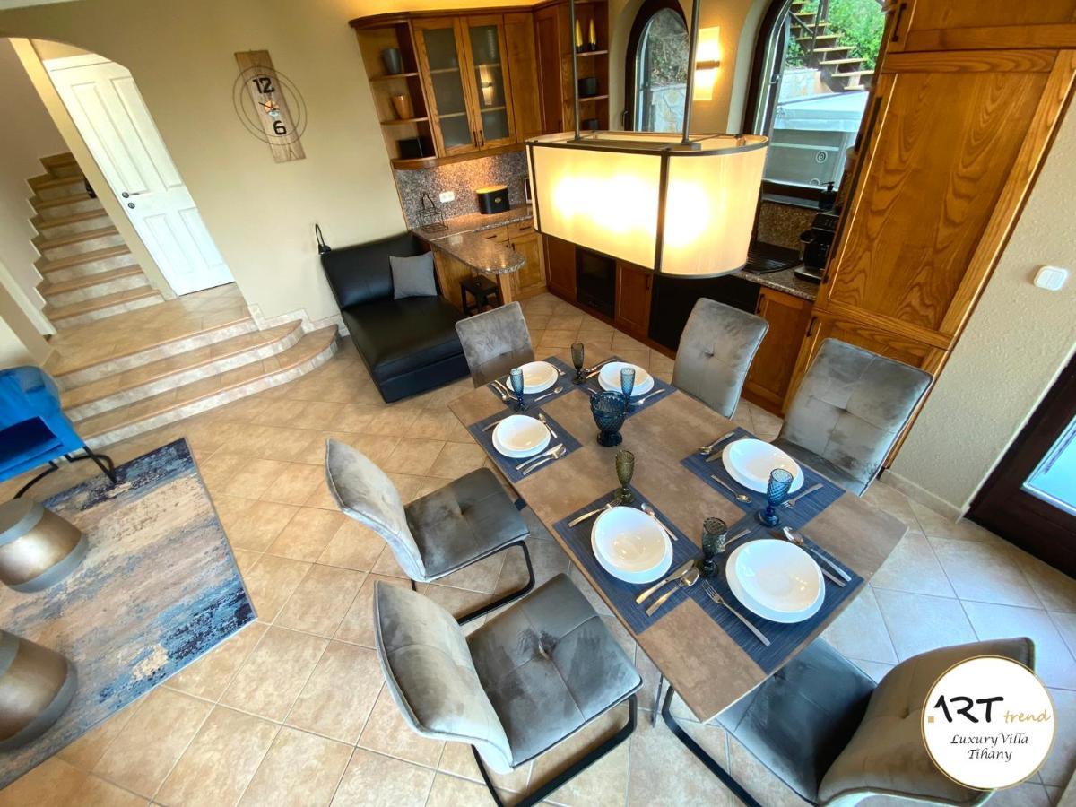Arttrend Luxury Villa 티하니 외부 사진