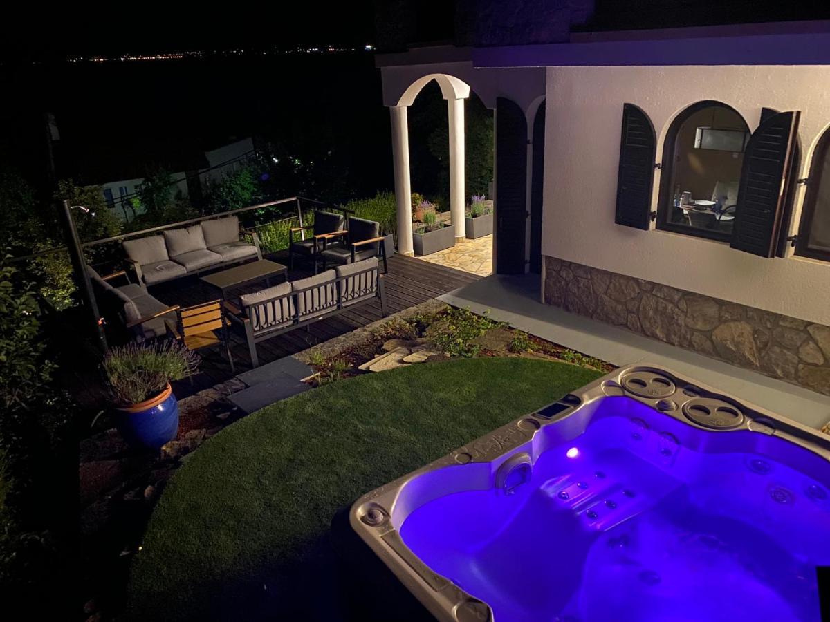 Arttrend Luxury Villa 티하니 외부 사진