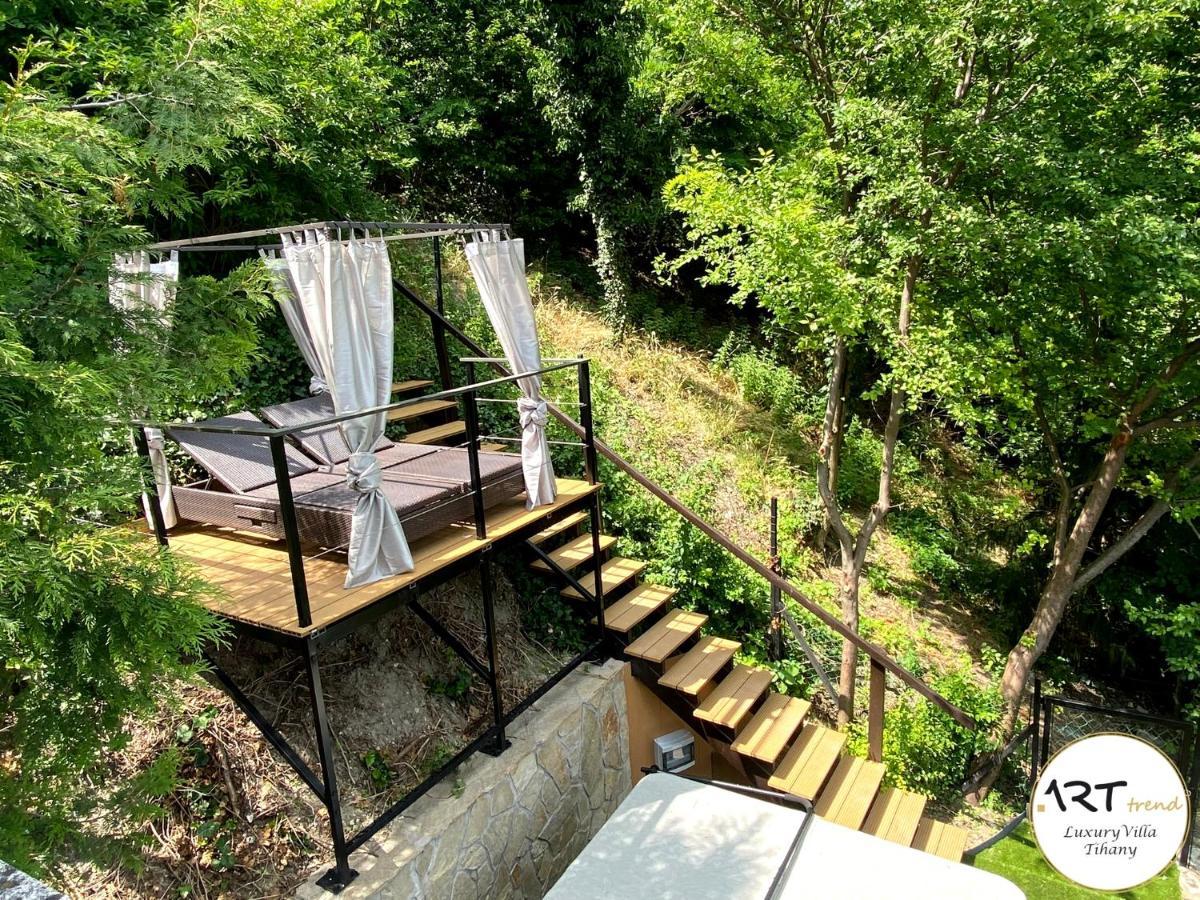 Arttrend Luxury Villa 티하니 외부 사진