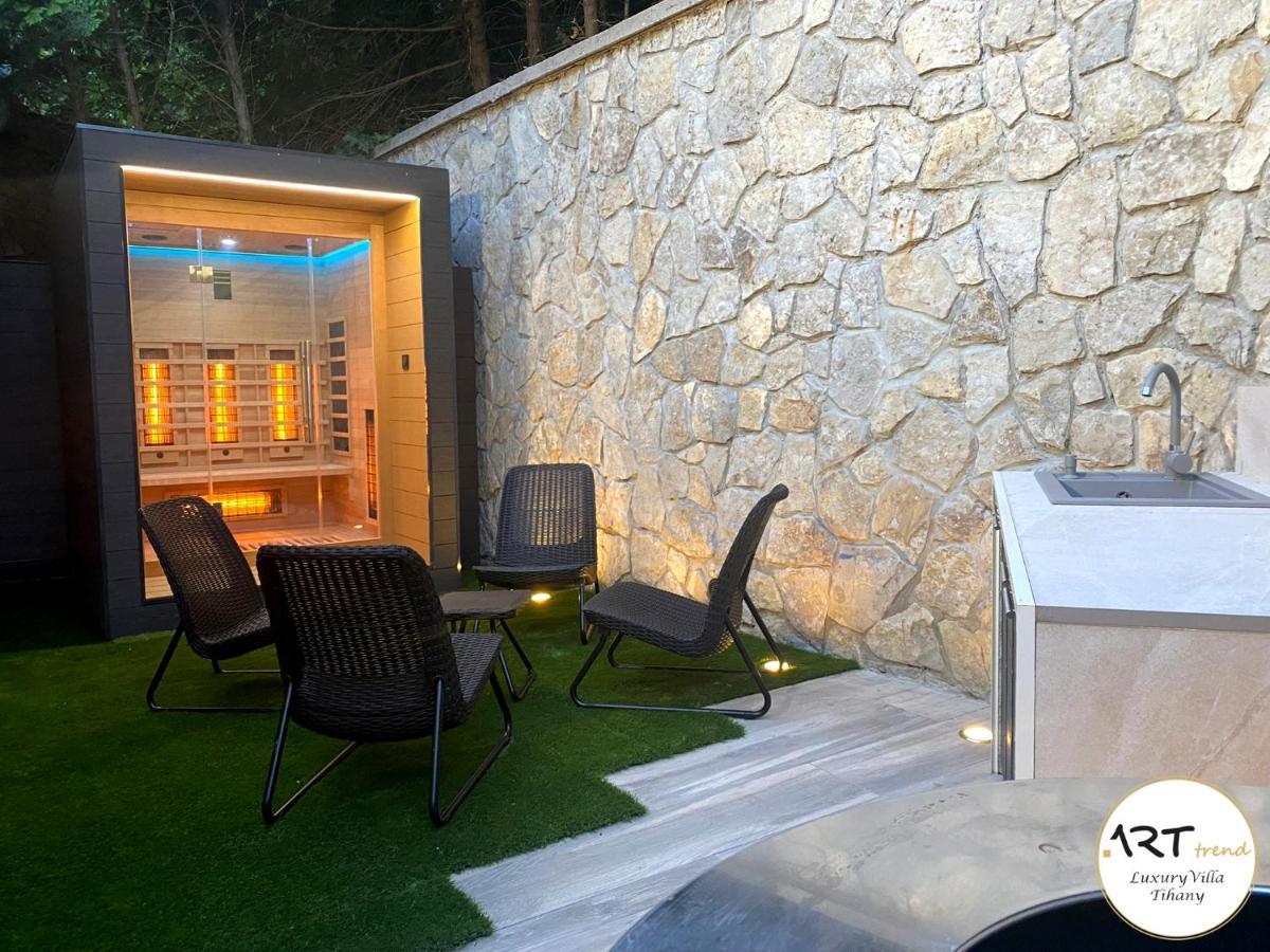 Arttrend Luxury Villa 티하니 외부 사진